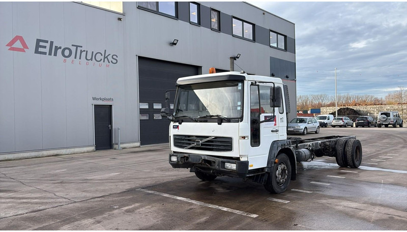 Volvo FL 220 (BELGIAN TRUCK / CAMION BELGE / MANUAL GEARBOX) - Cab chassis truck: picture 1 Volvo FL 220 (BELGIAN TRUCK / CAMION BELGE / MANUAL GEARBOX) - Cab chassis truck: picture 1