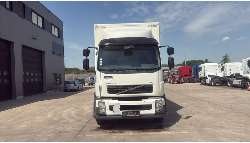 Volvo FL 260 (LIFT 2000 KG / PERFECT BELGIAN TRUCK / 18 TON / EURO 5) - Box truck: picture 2 Volvo FL 260 (LIFT 2000 KG / PERFECT BELGIAN TRUCK / 18 TON / EURO 5) - Box truck: picture 2