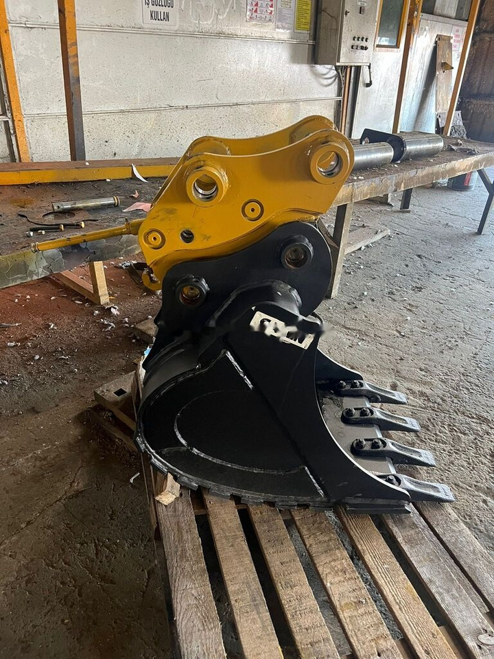 Caterpillar 305 Digging Bucket - Excavator bucket: picture 2 Caterpillar 305 Digging Bucket - Excavator bucket: picture 2