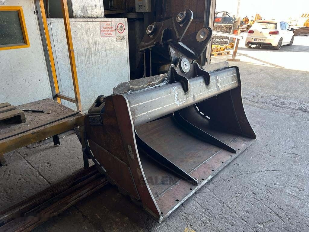 New Excavator bucket Caterpillar 320 Tilt Bucket: picture 11