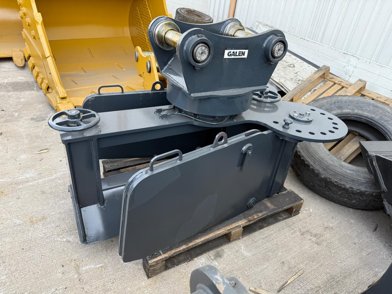 Galen Reglaj Attachment(Ballast Leveling Bucket) - Grapple for Other machinery: picture 2 Galen Reglaj Attachment(Ballast Leveling Bucket) - Grapple for Other machinery: picture 2