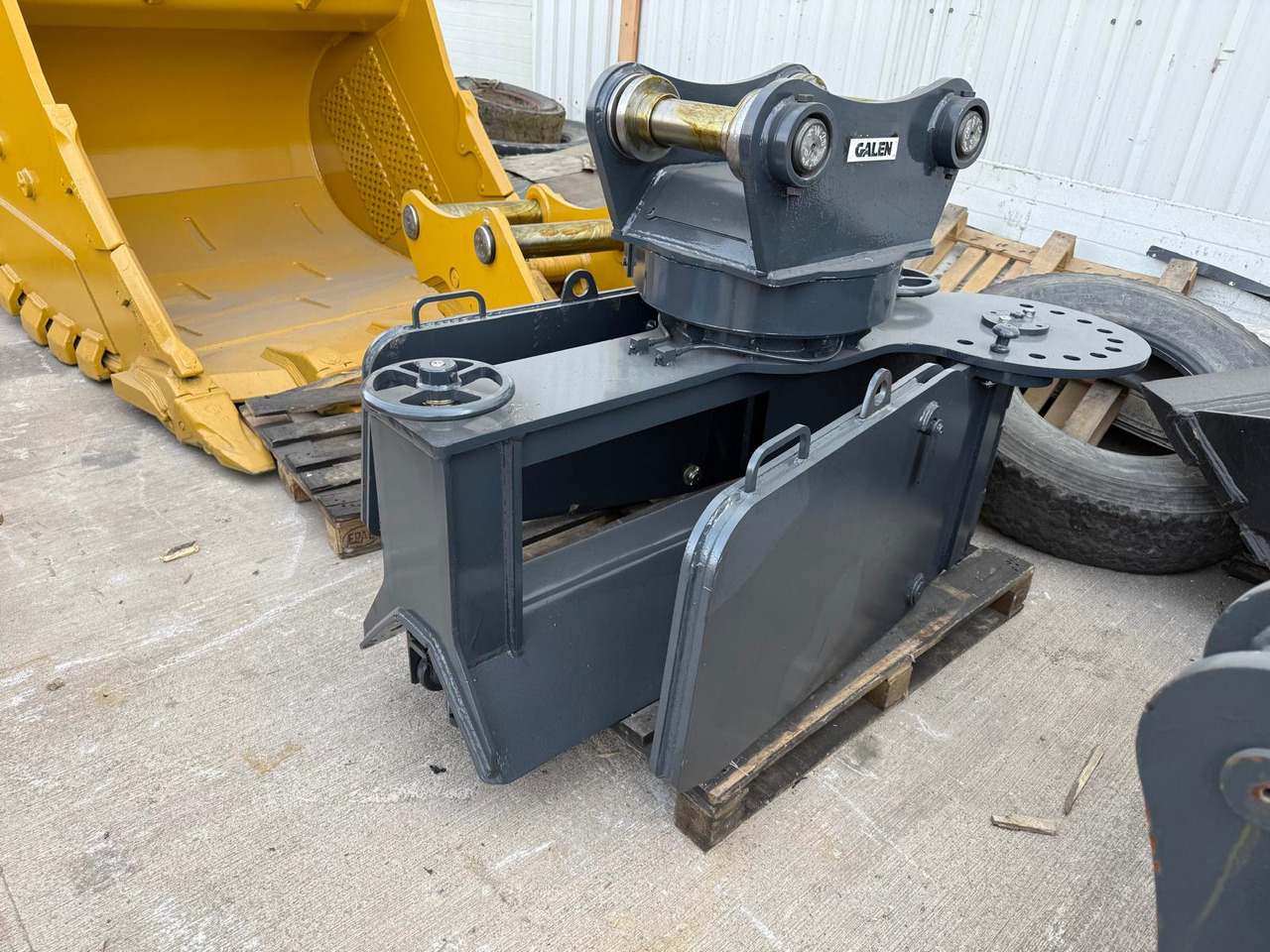 Galen Reglaj Attachment(Ballast Leveling Bucket) - Grapple for Other machinery: picture 1 Galen Reglaj Attachment(Ballast Leveling Bucket) - Grapple for Other machinery: picture 1