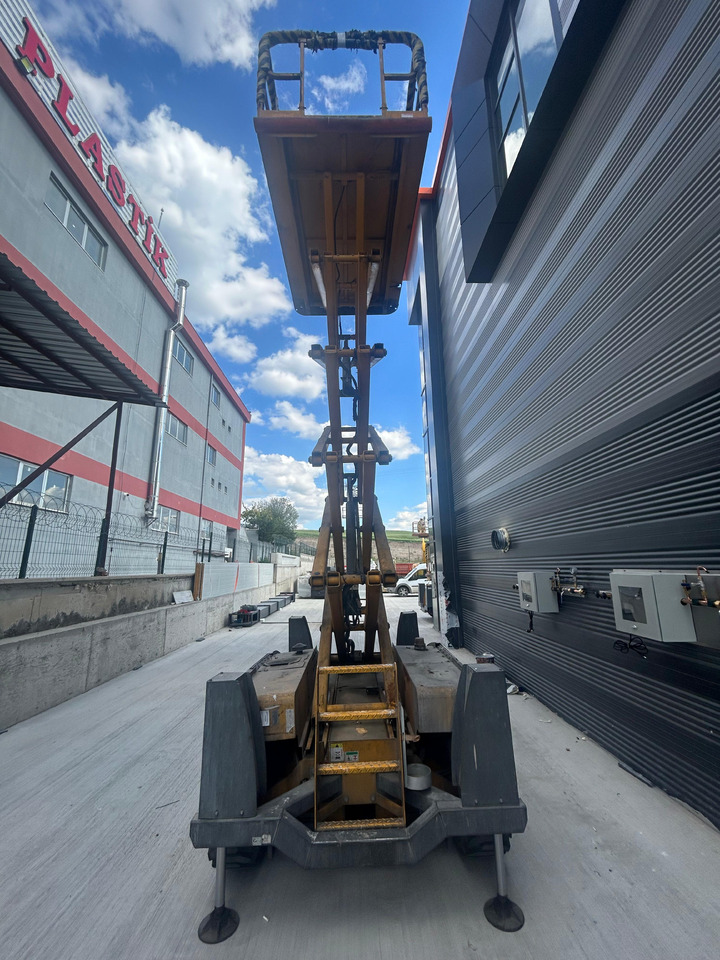HAULOTTE 12DX COMPACT - Scissor lift: picture 3 HAULOTTE 12DX COMPACT - Scissor lift: picture 3