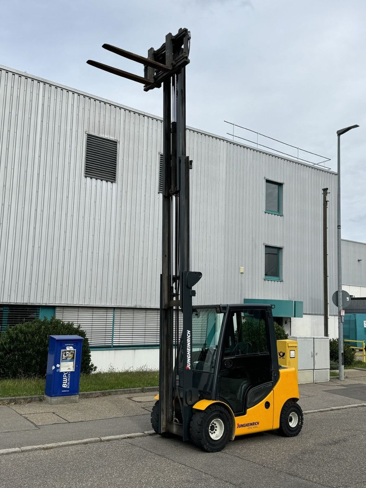 Jungheinrich DFG 430s 600DZ 3t Triplex 6m Zinkenverst. Seiten - Diesel forklift: picture 2 Jungheinrich DFG 430s 600DZ 3t Triplex 6m Zinkenverst. Seiten - Diesel forklift: picture 2