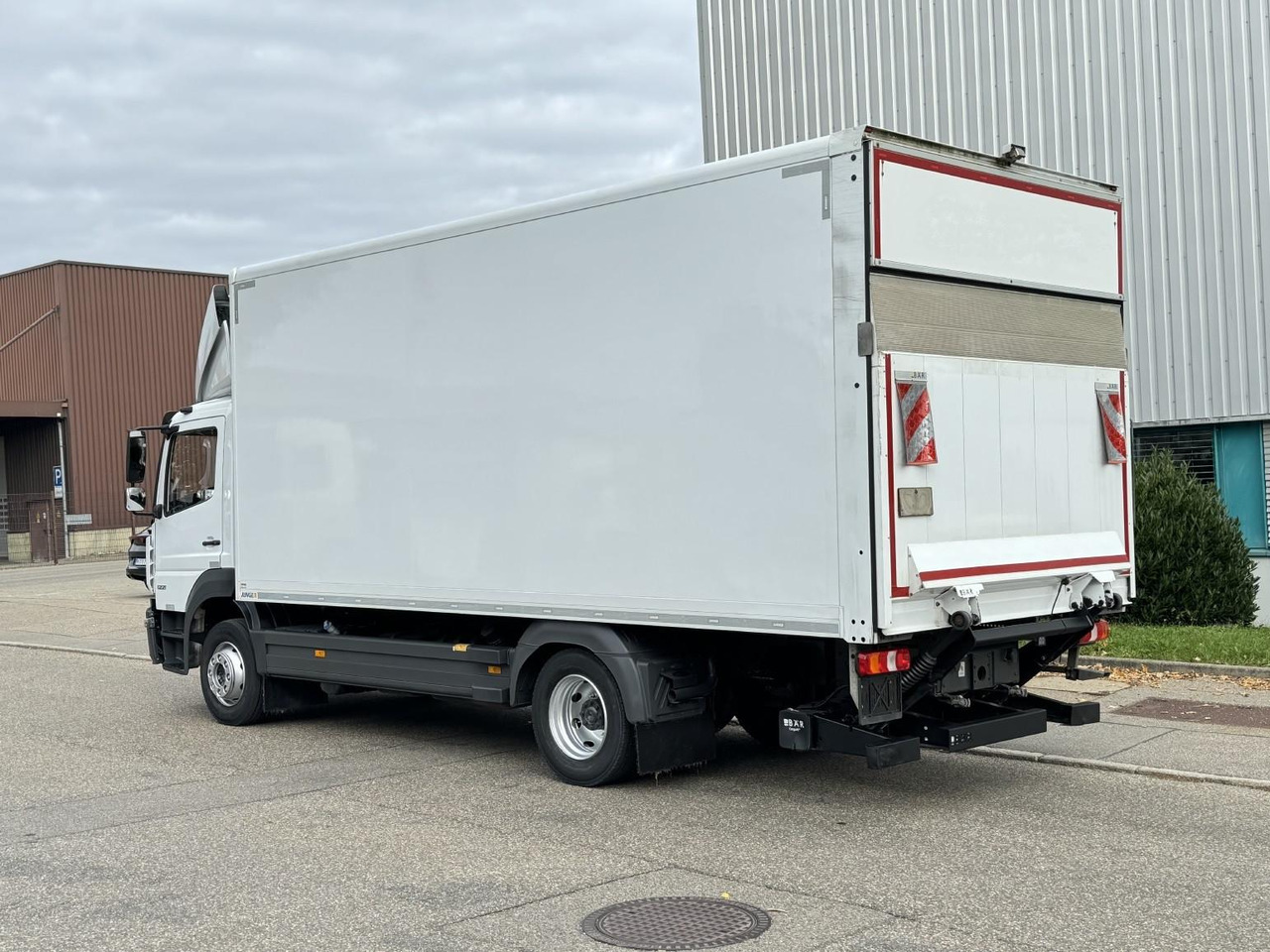 Mercedes-Benz Atego 1221 L Koffer 6,1m LBW AHK Klima TOP - Box truck: picture 5 Mercedes-Benz Atego 1221 L Koffer 6,1m LBW AHK Klima TOP - Box truck: picture 5