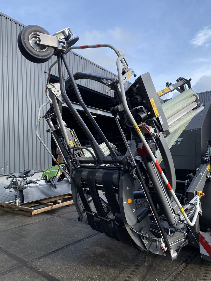 FENDT Rotana 130F Combi - Bale wrapper: picture 5 FENDT Rotana 130F Combi - Bale wrapper: picture 5