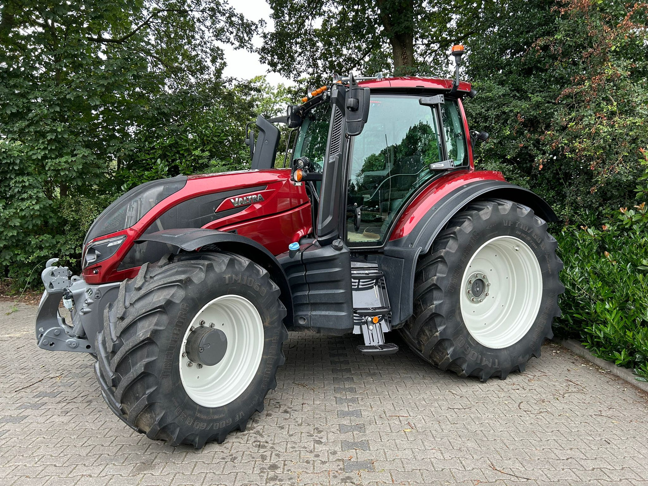 Valtra T214 Direct - Farm tractor: picture 1 Valtra T214 Direct - Farm tractor: picture 1