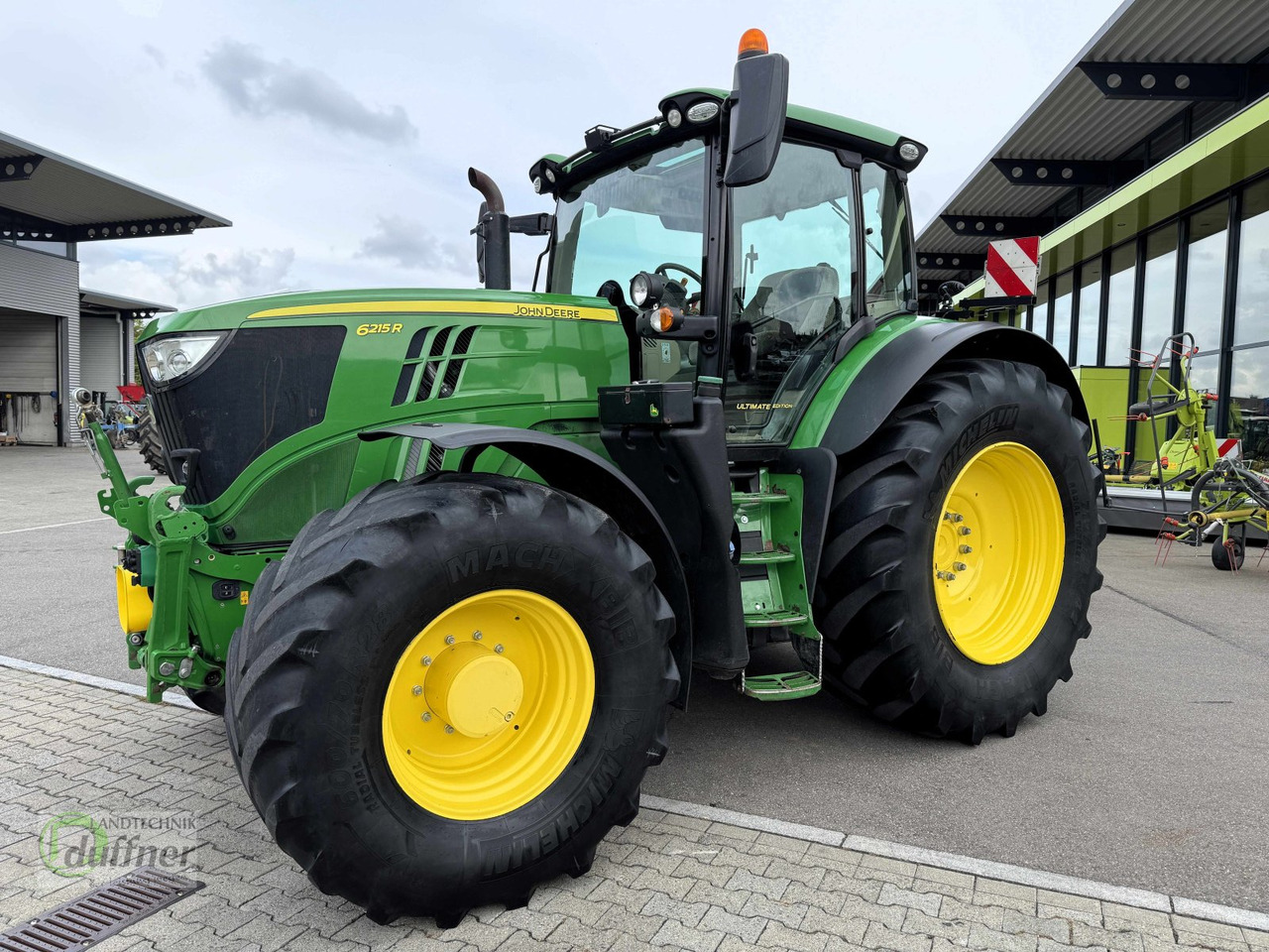 John Deere 6215R - Farm tractor: picture 1 John Deere 6215R - Farm tractor: picture 1