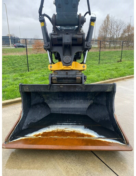 Engcon EC233, OQ80, GB29 = Rotator + Coupler + Gripper + - Attachment for Construction machinery: picture 2 Engcon EC233, OQ80, GB29 = Rotator + Coupler + Gripper + - Attachment for Construction machinery: picture 2