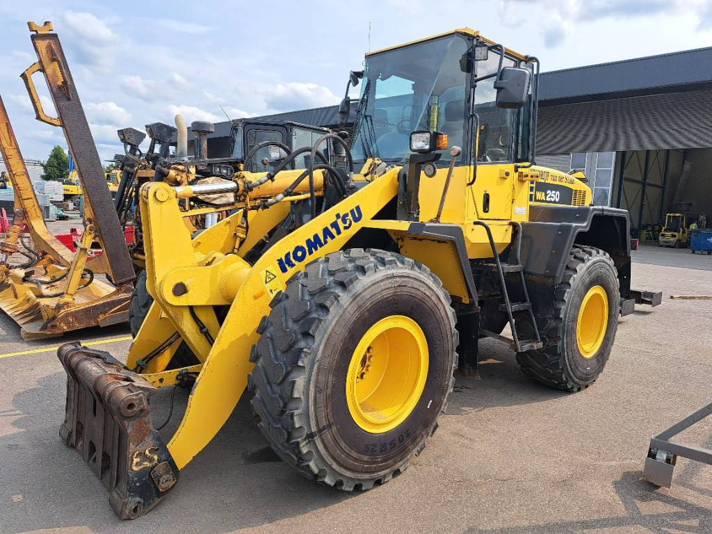 Komatsu WA 250-5H - Wheel loader: picture 1 Komatsu WA 250-5H - Wheel loader: picture 1
