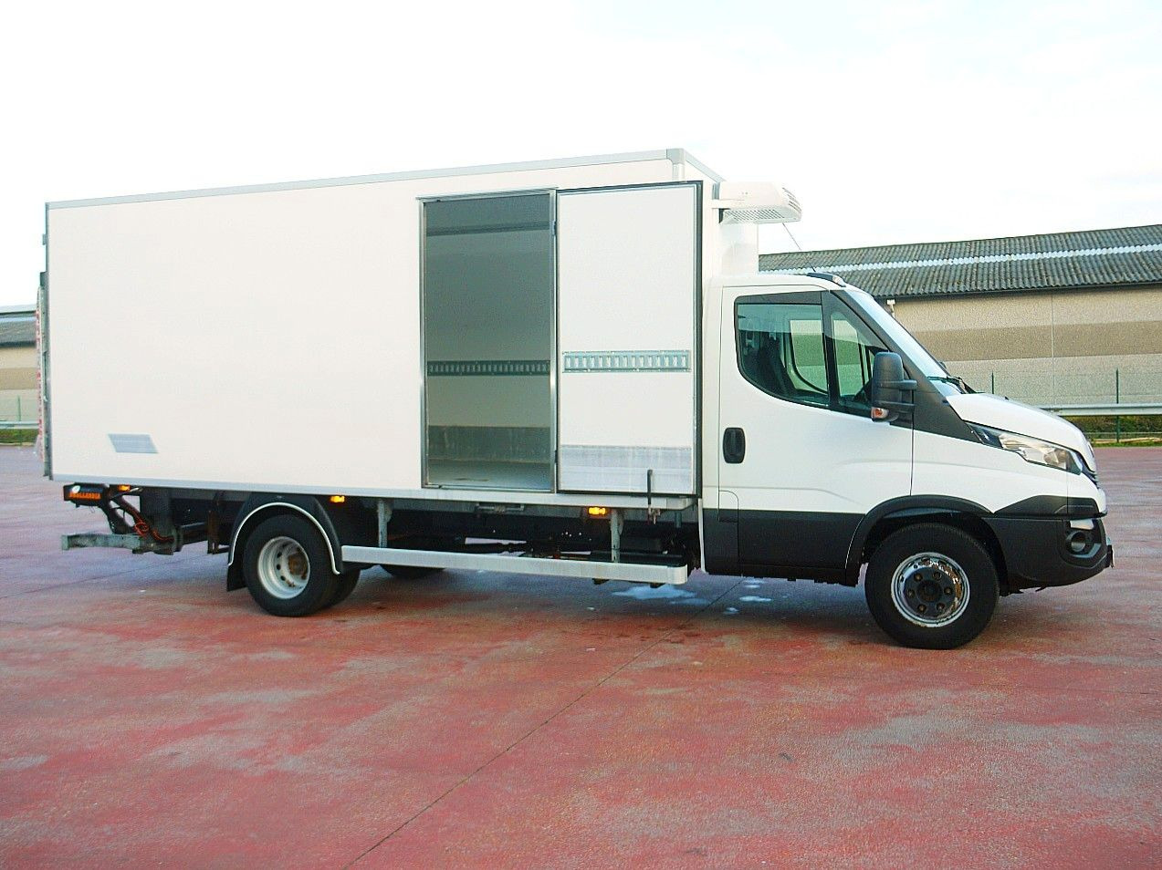Iveco 70C18 DAILY KUHLKOFFE THERMOKING V300 LBW A/C - Refrigerated van: picture 3 Iveco 70C18 DAILY KUHLKOFFE THERMOKING V300 LBW A/C - Refrigerated van: picture 3