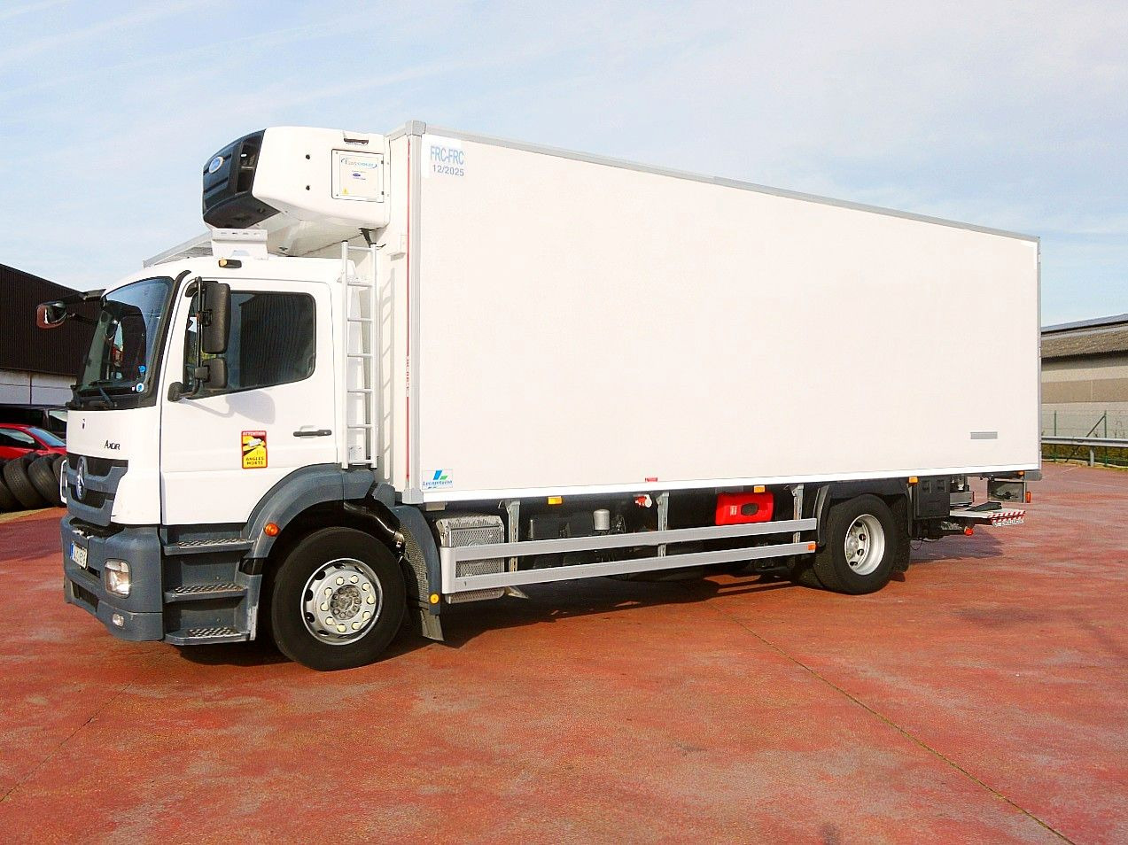 Mercedes-Benz 1829 AXOR KUHOKOFFER CARRIER SUPRA 1150MT A/C - Refrigerator truck: picture 4 Mercedes-Benz 1829 AXOR KUHOKOFFER CARRIER SUPRA 1150MT A/C - Refrigerator truck: picture 4