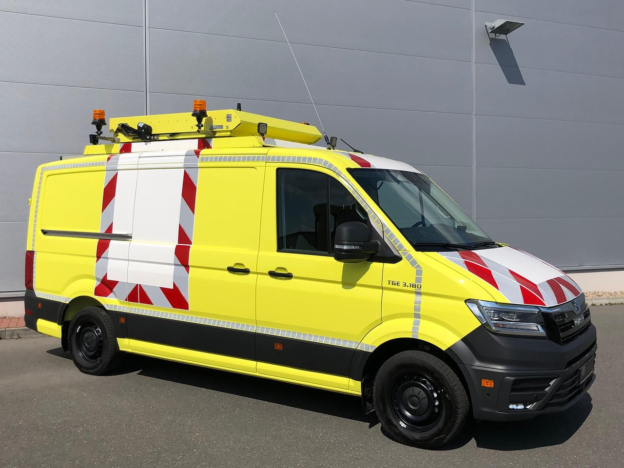 MAN TGE 3.180 L3H2 BF 4 BEGLEITFAHRZEUG ACC LED NAVI - Commercial vehicle: picture 2 MAN TGE 3.180 L3H2 BF 4 BEGLEITFAHRZEUG ACC LED NAVI - Commercial vehicle: picture 2