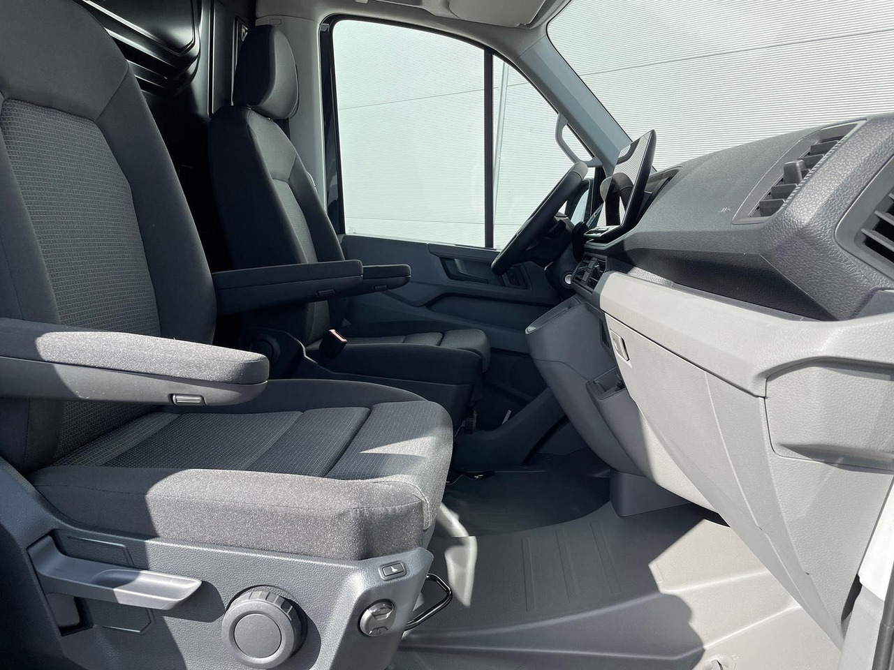 Car MAN TGE 3.180 L3H3 Kasten STANDHZ ACC NAVI KAMERA: picture 15