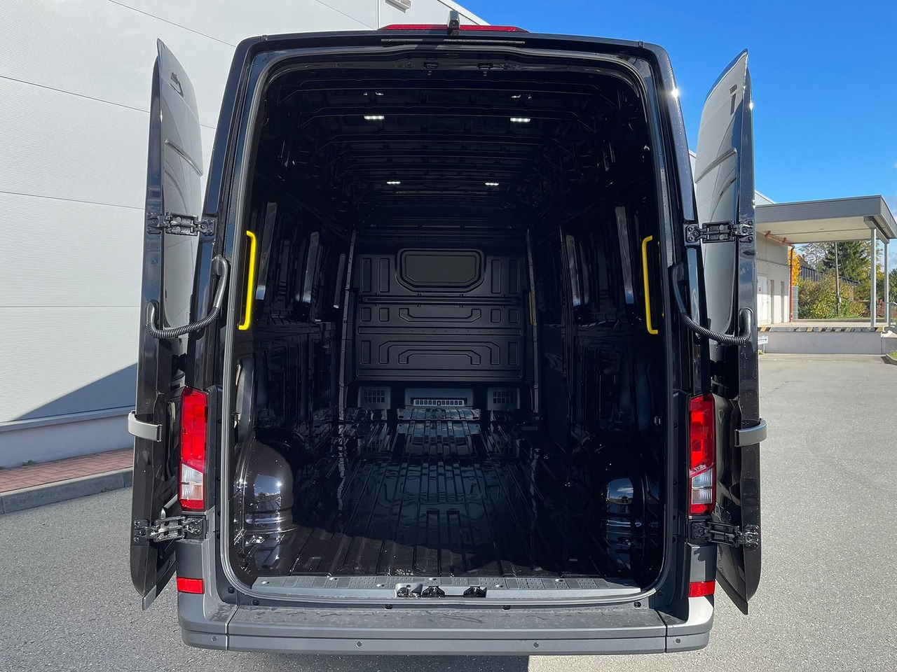 Car MAN TGE 3.180 L4H3 KASTEN AUTOM ACC LED DAB NAVI: picture 11 Car MAN TGE 3.180 L4H3 KASTEN AUTOM ACC LED DAB NAVI: picture 11