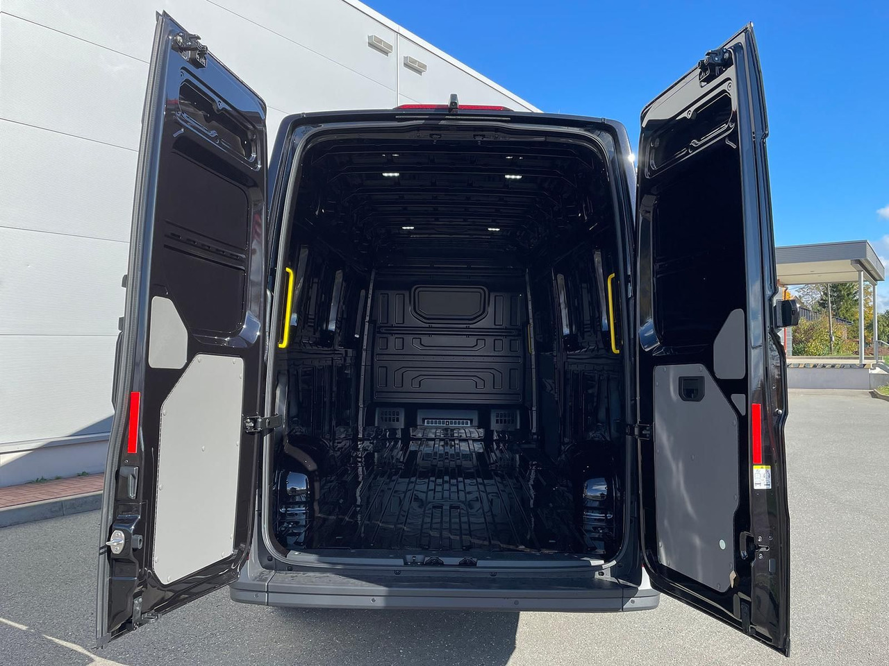 Car MAN TGE 3.180 L4H3 KASTEN AUTOM ACC LED DAB NAVI: picture 31 Car MAN TGE 3.180 L4H3 KASTEN AUTOM ACC LED DAB NAVI: picture 31