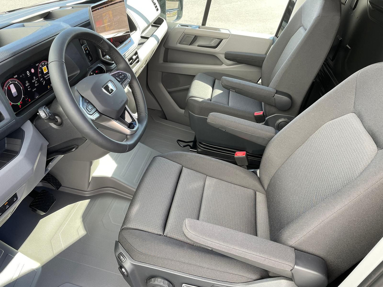 Car MAN TGE 3.180 L4H3 KASTEN AUTOM ACC LED DAB NAVI: picture 28 Car MAN TGE 3.180 L4H3 KASTEN AUTOM ACC LED DAB NAVI: picture 28