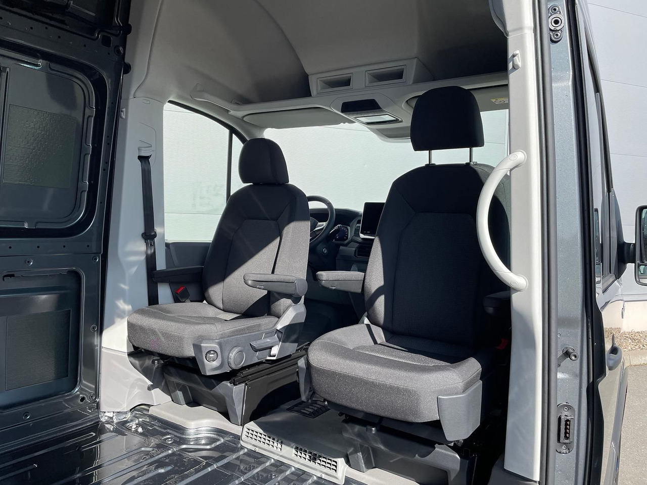 Car MAN TGE 3.200 L3H3 Kasten 4x4 CAMPER DREHSITZE AHK: picture 35 Car MAN TGE 3.200 L3H3 Kasten 4x4 CAMPER DREHSITZE AHK: picture 35