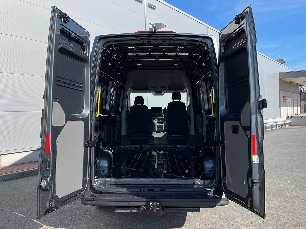 Car MAN TGE 3.200 L3H3 Kasten 4x4 CAMPER DREHSITZE AHK: picture 36 Car MAN TGE 3.200 L3H3 Kasten 4x4 CAMPER DREHSITZE AHK: picture 36