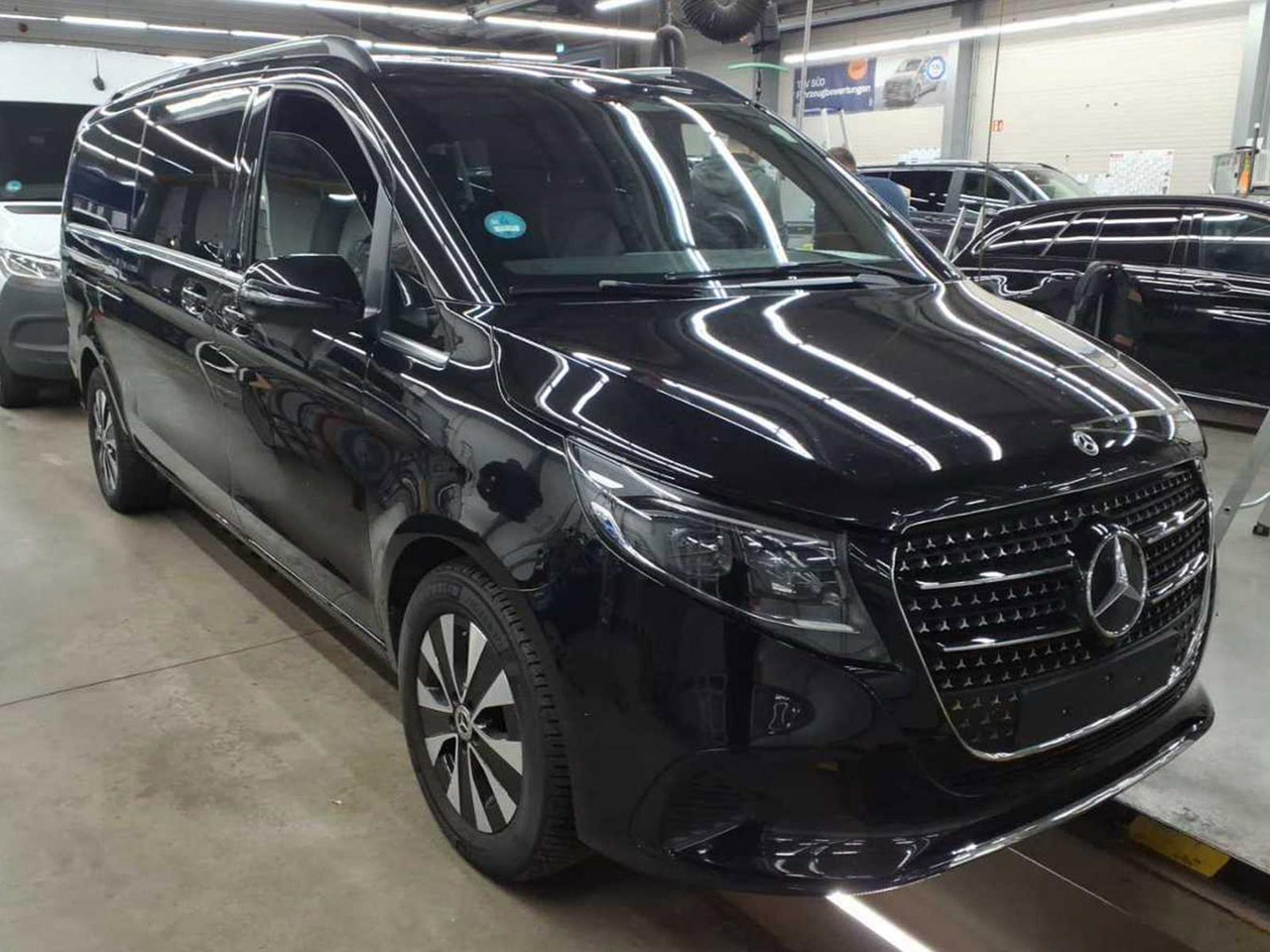 Mercedes-Benz V 300 d extralang 4MATIC AVANTGARDE 360°KAMERA - Minibus, Passenger van: picture 2 Mercedes-Benz V 300 d extralang 4MATIC AVANTGARDE 360°KAMERA - Minibus, Passenger van: picture 2