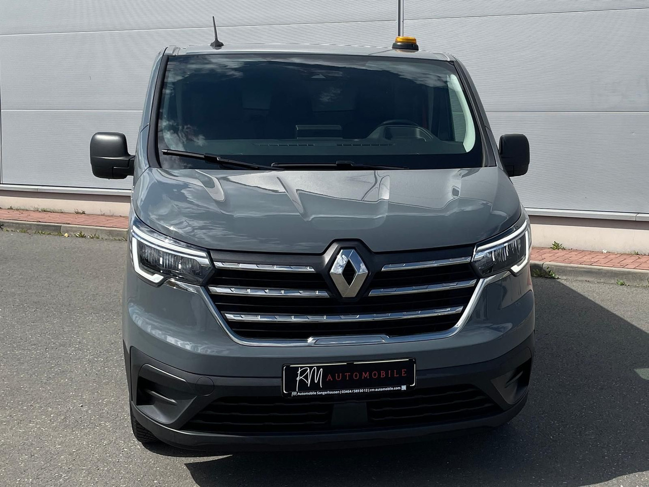 Renault Trafic Kasten RED EDITION L1H1 AHK LED DAB MFL - Passenger van: picture 3 Renault Trafic Kasten RED EDITION L1H1 AHK LED DAB MFL - Passenger van: picture 3