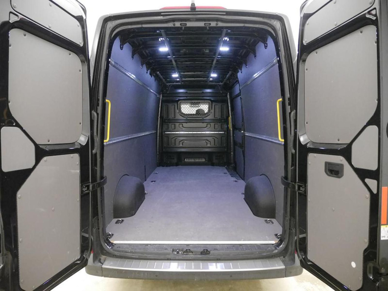 Volkswagen Crafter Kasten 35 L4H3 NAVI DAB PDC KAMERA - Panel van: picture 4 Volkswagen Crafter Kasten 35 L4H3 NAVI DAB PDC KAMERA - Panel van: picture 4