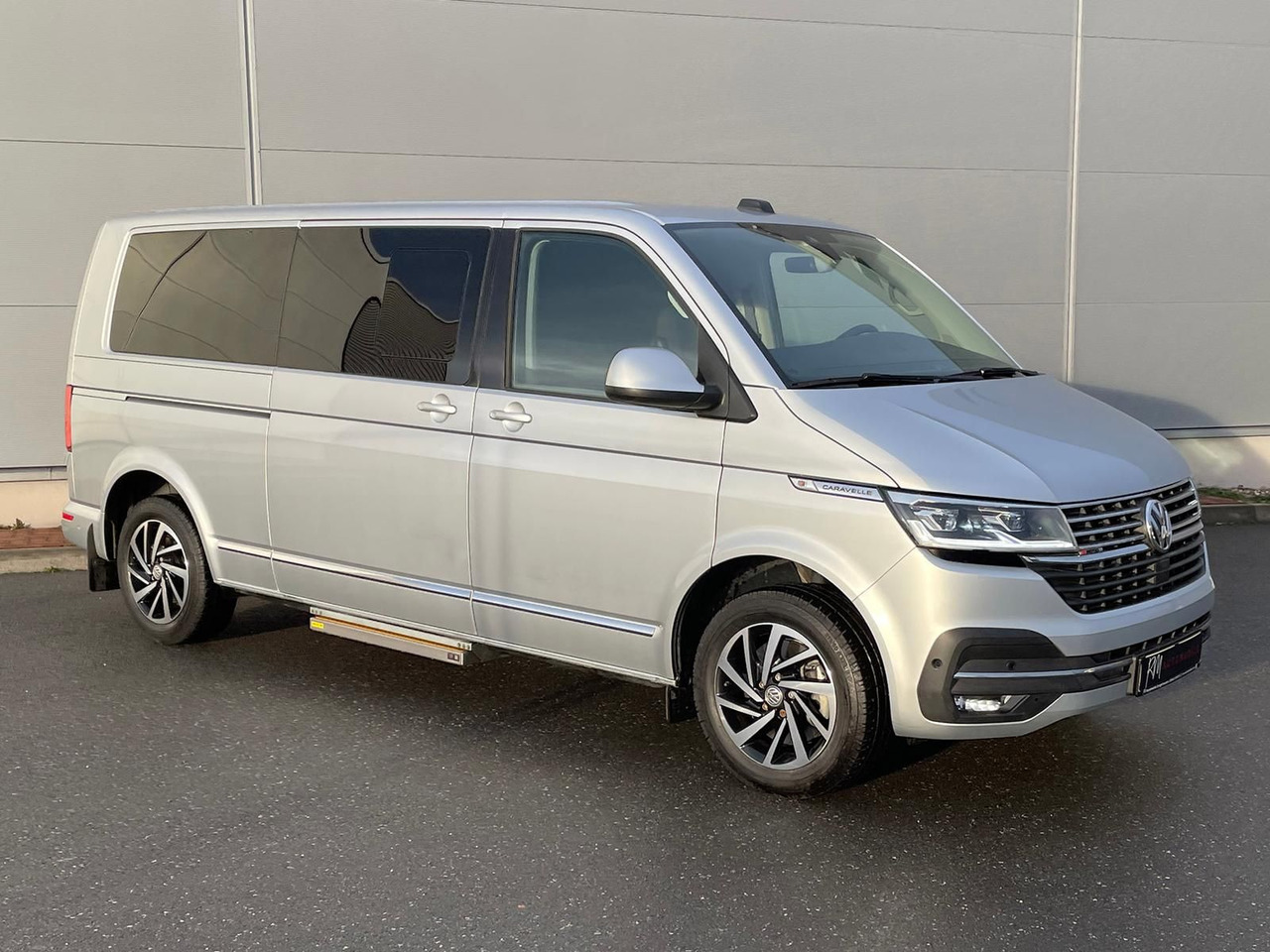 Volkswagen T6.1 Caravelle Comfortl LR 4M NAV el. Trittstufe - Passenger van: picture 2 Volkswagen T6.1 Caravelle Comfortl LR 4M NAV el. Trittstufe - Passenger van: picture 2