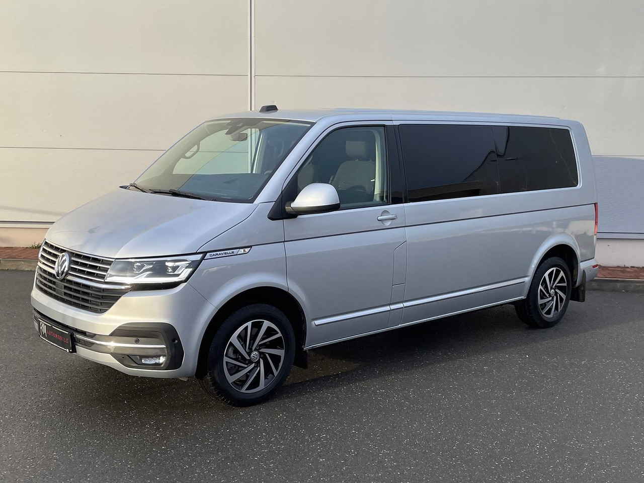 Volkswagen T6.1 Caravelle Comfortl LR 4M NAV el. Trittstufe - Minibus, Passenger van: picture 1 Volkswagen T6.1 Caravelle Comfortl LR 4M NAV el. Trittstufe - Minibus, Passenger van: picture 1