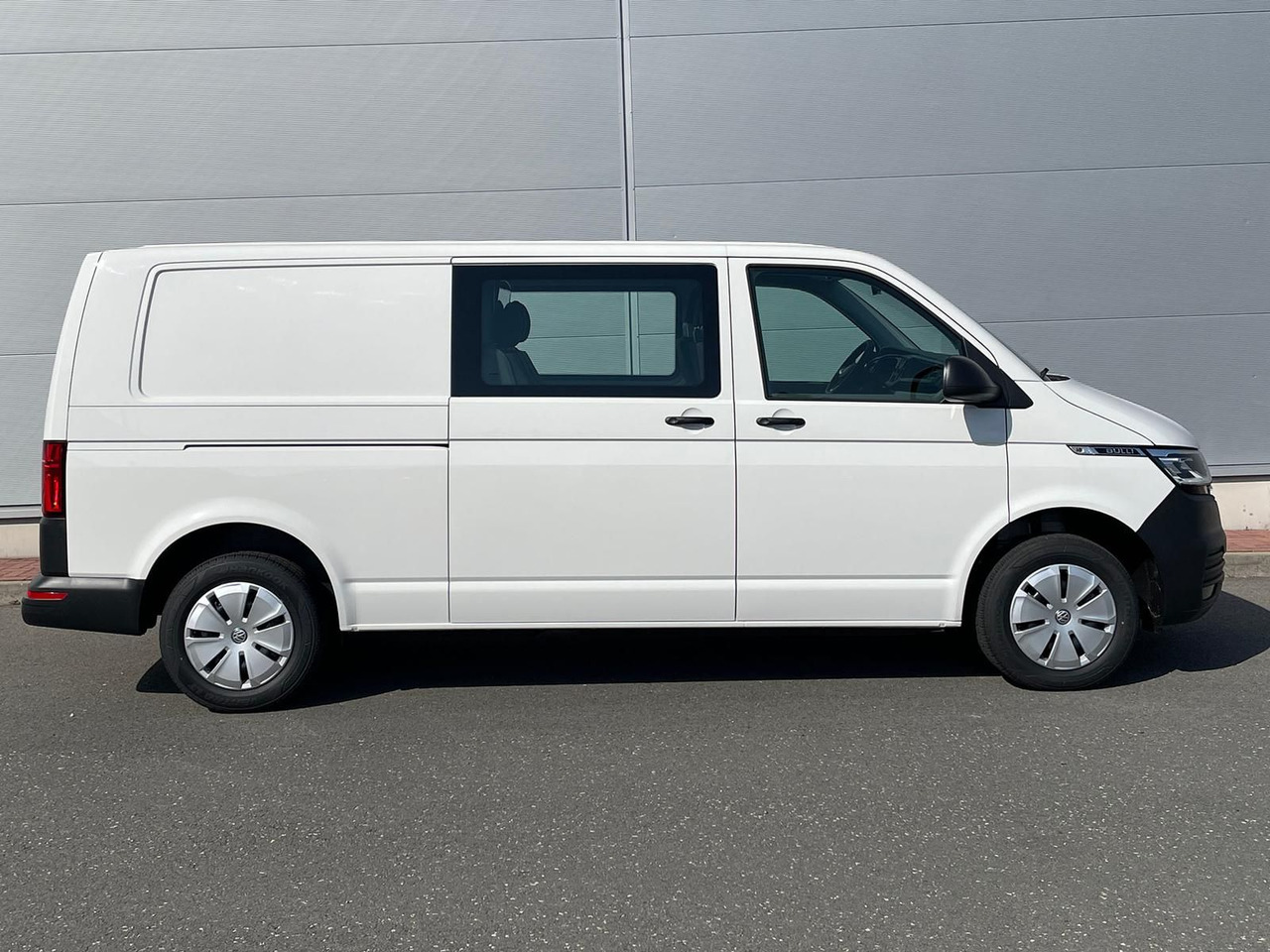 Volkswagen T6.1 Transporter MIXTO lang 4M MFL LED TEMPOMAT - Passenger van: picture 5 Volkswagen T6.1 Transporter MIXTO lang 4M MFL LED TEMPOMAT - Passenger van: picture 5