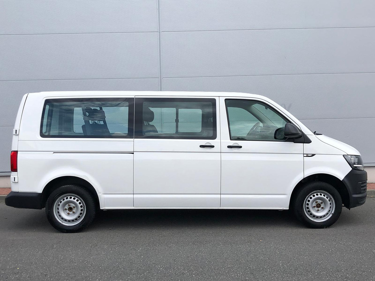 Volkswagen T6 Transporter 2.0 TDI Kombi lang 9-SITZE TEMP - Minibus, Passenger van: picture 5 Volkswagen T6 Transporter 2.0 TDI Kombi lang 9-SITZE TEMP - Minibus, Passenger van: picture 5