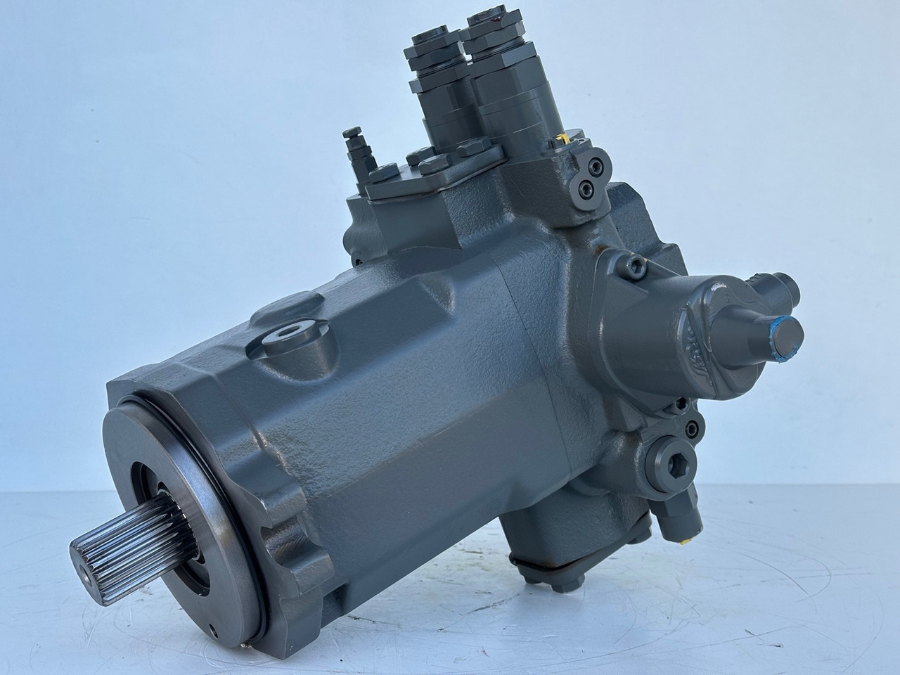 LIEBHERR - LINDE Original Hydromotor Typ:HMF75-02 2560 G 03 mit ID-Nr.10007106. A914 B-LI, A914 LI, A924 B-LI, A924 LI, MG15, MBG12, MG20, MFG10, BG12H #HYX293G00103# - Hydraulic motor for Wheel excavator: picture 1 LIEBHERR - LINDE Original Hydromotor Typ:HMF75-02 2560 G 03 mit ID-Nr.10007106. A914 B-LI, A914 LI, A924 B-LI, A924 LI, MG15, MBG12, MG20, MFG10, BG12H #HYX293G00103# - Hydraulic motor for Wheel excavator: picture 1