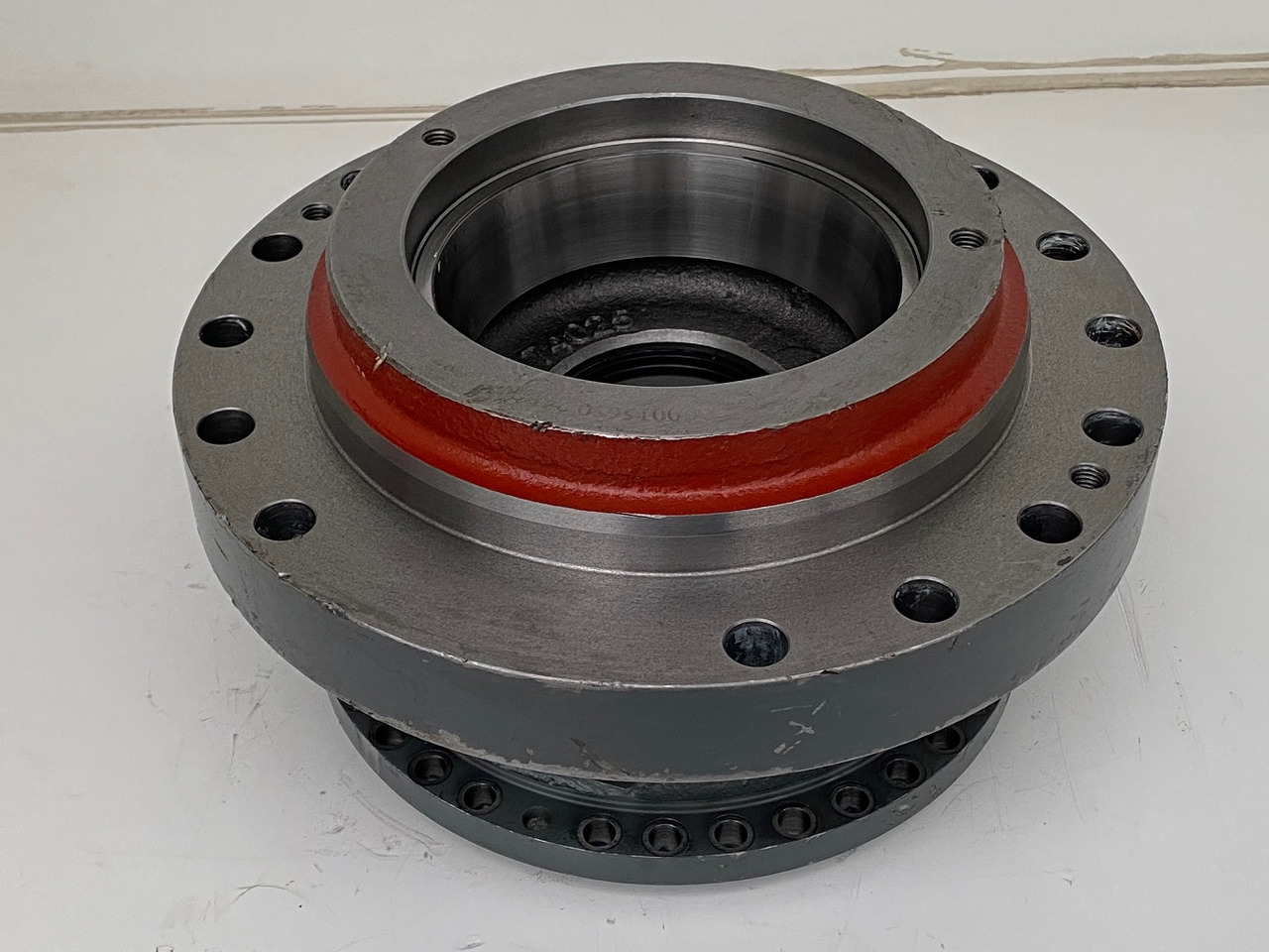 Liebherr Abtriebswellengehäuse ID-Nr.90015650 and Kegelrollenlager ID-Nr.761008503. - Swing motor for Crawler excavator: picture 5 Liebherr Abtriebswellengehäuse ID-Nr.90015650 and Kegelrollenlager ID-Nr.761008503. - Swing motor for Crawler excavator: picture 5