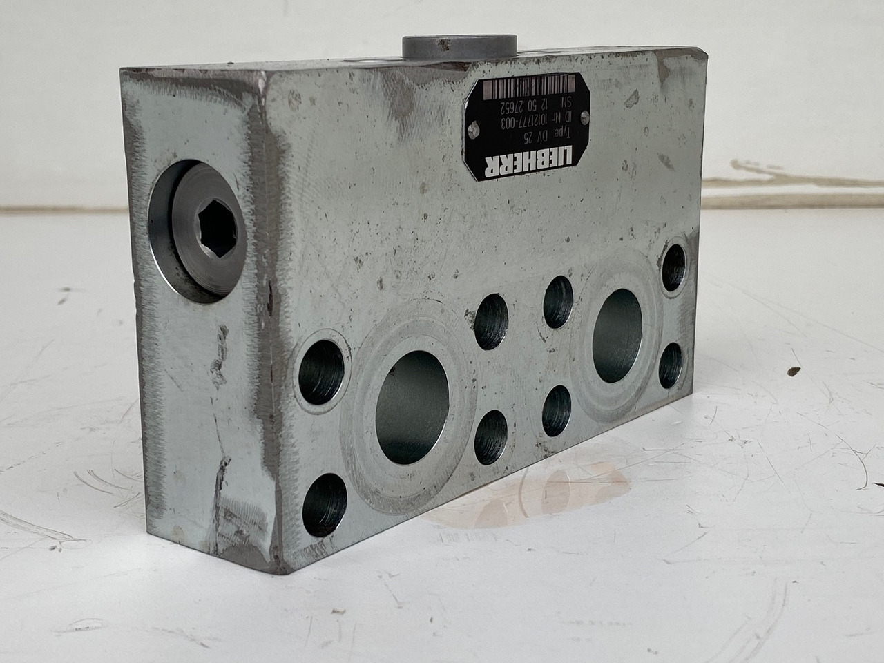 Liebherr Dämpfungsventil ID-Nr.10121777. P924 COMP, P926, R926, R916, R922, R924 COMP, R924, R926 COMP, R926, R930, R936, R946, R950 T, R960 T. #DÄ27652# - Swing motor for Excavator: picture 4 Liebherr Dämpfungsventil ID-Nr.10121777. P924 COMP, P926, R926, R916, R922, R924 COMP, R924, R926 COMP, R926, R930, R936, R946, R950 T, R960 T. #DÄ27652# - Swing motor for Excavator: picture 4