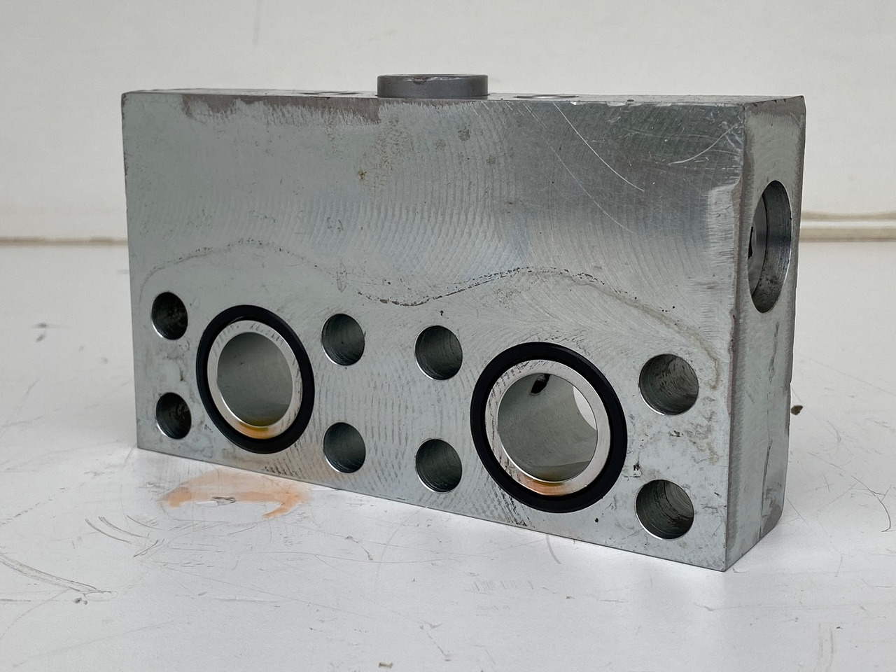 Liebherr Dämpfungsventil ID-Nr.10121777. P924 COMP, P926, R926, R916, R922, R924 COMP, R924, R926 COMP, R926, R930, R936, R946, R950 T, R960 T. #DÄ27652# - Swing motor for Excavator: picture 3 Liebherr Dämpfungsventil ID-Nr.10121777. P924 COMP, P926, R926, R916, R922, R924 COMP, R924, R926 COMP, R926, R930, R936, R946, R950 T, R960 T. #DÄ27652# - Swing motor for Excavator: picture 3