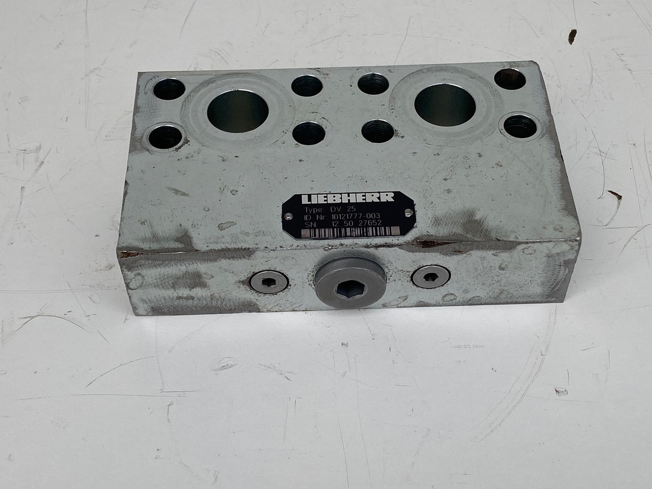 Liebherr Dämpfungsventil ID-Nr.10121777. P924 COMP, P926, R926, R916, R922, R924 COMP, R924, R926 COMP, R926, R930, R936, R946, R950 T, R960 T. #DÄ27652# - Swing motor for Excavator: picture 1 Liebherr Dämpfungsventil ID-Nr.10121777. P924 COMP, P926, R926, R916, R922, R924 COMP, R924, R926 COMP, R926, R930, R936, R946, R950 T, R960 T. #DÄ27652# - Swing motor for Excavator: picture 1