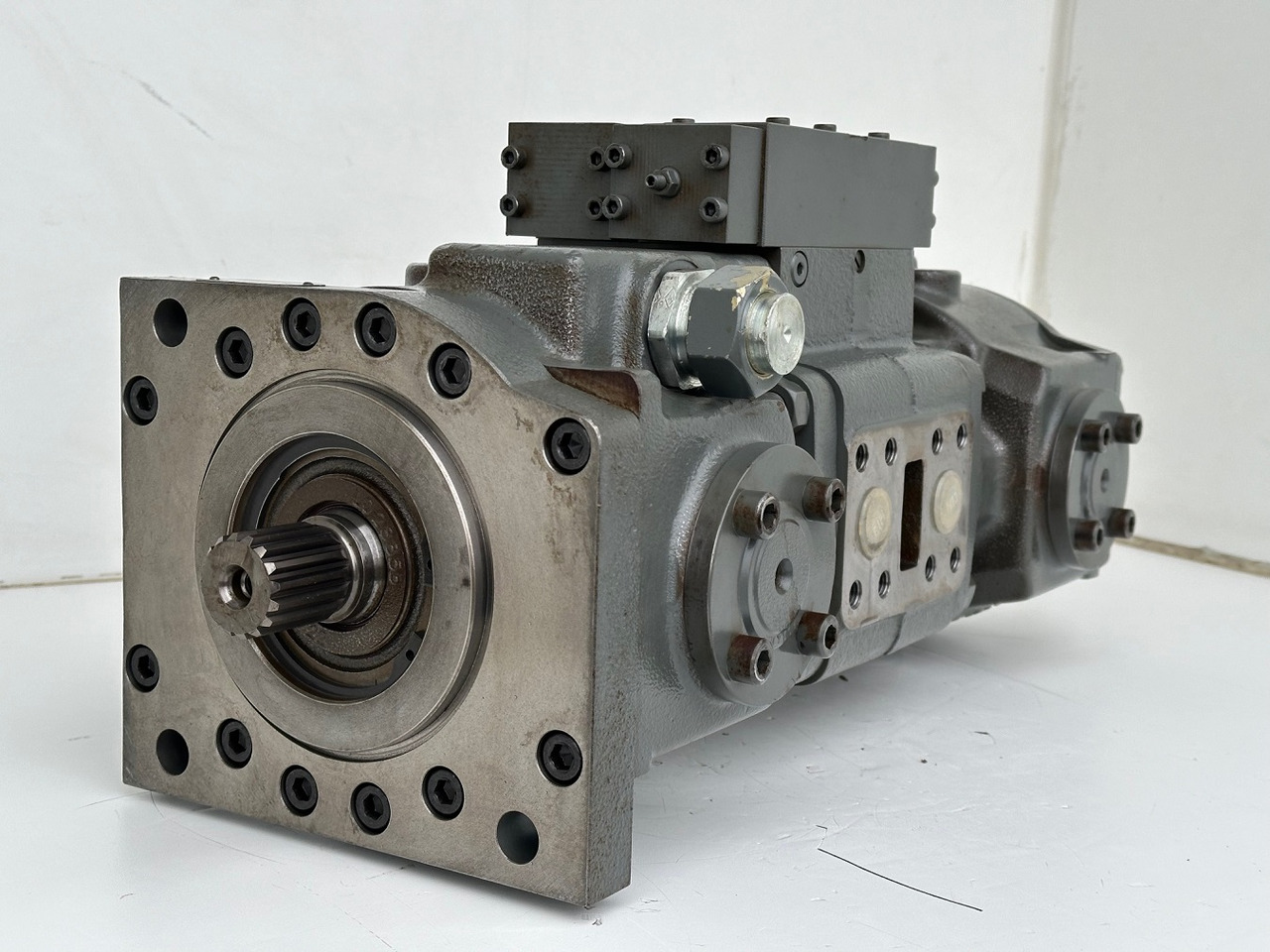 Liebherr Hydraulikdoppelpumpe Typ:LPVD 075. ID-Nr.9076806 - ID-Nr.9279749 - ID-Nr.9880487 - ID-Nr.9073988. A902 IND - A904 IND. #9076806.15495# - Hydraulic pump for Construction machinery: picture 4 Liebherr Hydraulikdoppelpumpe Typ:LPVD 075. ID-Nr.9076806 - ID-Nr.9279749 - ID-Nr.9880487 - ID-Nr.9073988. A902 IND - A904 IND. #9076806.15495# - Hydraulic pump for Construction machinery: picture 4