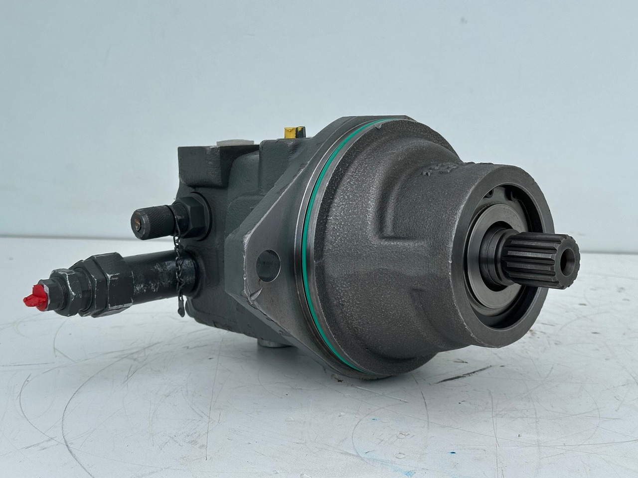 Liebherr Original Hydraulikeinbaumotor FMF045. ID-Nr.12464105. SAT250/287. LH18M, LH22C, LH22M, LH24M, LH26EC, LH26EM, LH26M. #12464105.0854# - Swing motor for Construction machinery: picture 1 Liebherr Original Hydraulikeinbaumotor FMF045. ID-Nr.12464105. SAT250/287. LH18M, LH22C, LH22M, LH24M, LH26EC, LH26EM, LH26M. #12464105.0854# - Swing motor for Construction machinery: picture 1