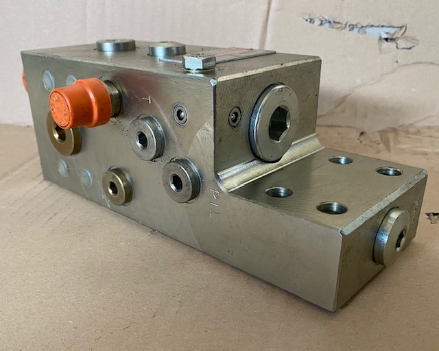 Liebherr Rohrbruchsicherung ID-Nr.5009808. - Hydraulic valve for Crawler excavator: picture 5 Liebherr Rohrbruchsicherung ID-Nr.5009808. - Hydraulic valve for Crawler excavator: picture 5