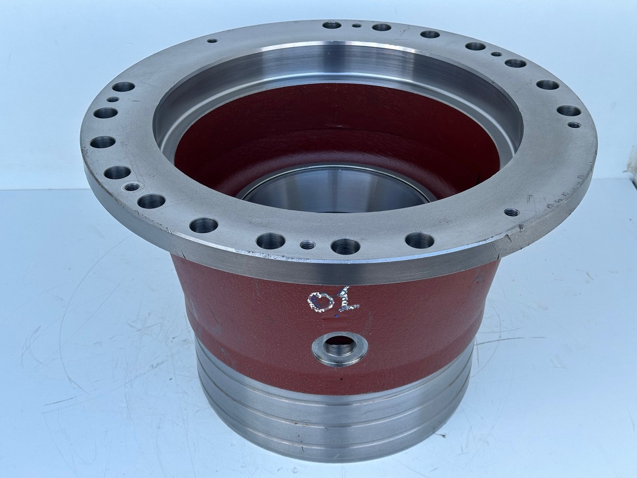 Original Liebherr Abtriebswellengehäuse ID-Nr.932917901 mit Kegelrollenlager ID-Nr.746231701. A954B, A954C, LH80, R954 CG, EP954, ER954, P954, R954 B, R954 C. #932917901.01# - Swing motor for Construction machinery: picture 3 Original Liebherr Abtriebswellengehäuse ID-Nr.932917901 mit Kegelrollenlager ID-Nr.746231701. A954B, A954C, LH80, R954 CG, EP954, ER954, P954, R954 B, R954 C. #932917901.01# - Swing motor for Construction machinery: picture 3