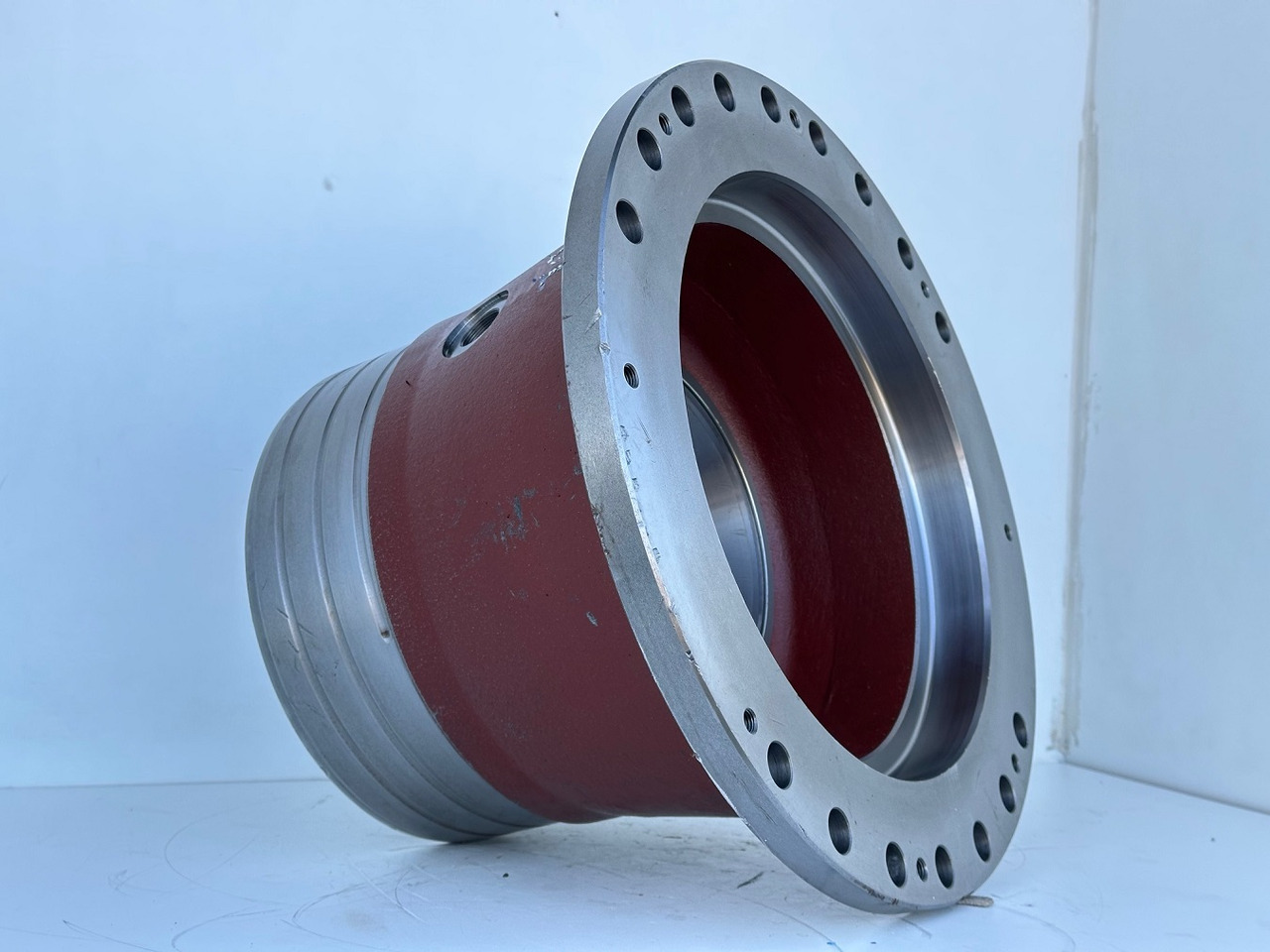 Original Liebherr Abtriebswellengehäuse ID-Nr.932917901 mit Kegelrollenlager ID-Nr.746231701. A954B, A954C, LH80, R954 CG, EP954, ER954, P954, R954 B, R954 C. #932917901.01# - Swing motor for Construction machinery: picture 5 Original Liebherr Abtriebswellengehäuse ID-Nr.932917901 mit Kegelrollenlager ID-Nr.746231701. A954B, A954C, LH80, R954 CG, EP954, ER954, P954, R954 B, R954 C. #932917901.01# - Swing motor for Construction machinery: picture 5