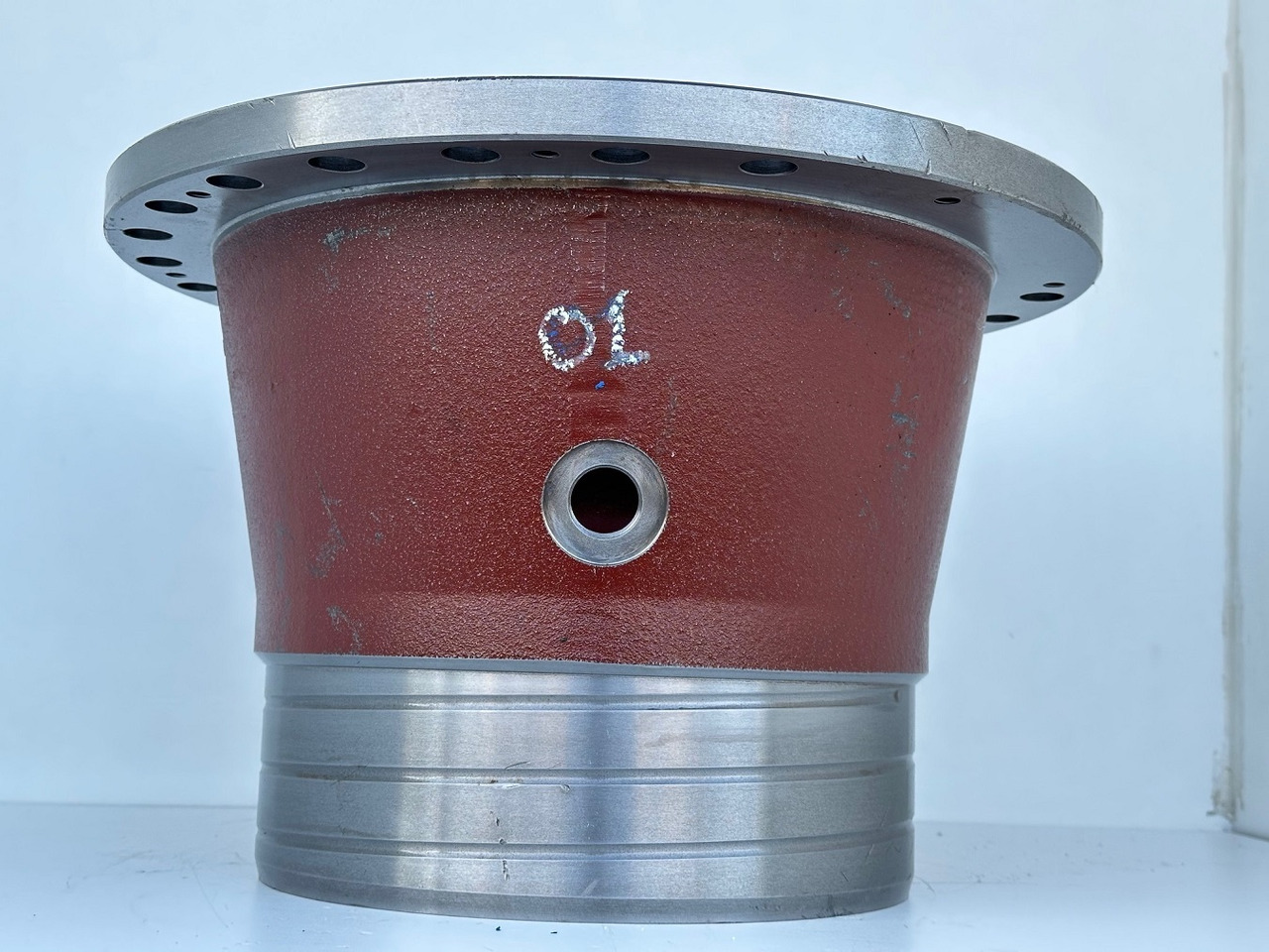 Original Liebherr Abtriebswellengehäuse ID-Nr.932917901 mit Kegelrollenlager ID-Nr.746231701. A954B, A954C, LH80, R954 CG, EP954, ER954, P954, R954 B, R954 C. #932917901.01# - Swing motor for Construction machinery: picture 2 Original Liebherr Abtriebswellengehäuse ID-Nr.932917901 mit Kegelrollenlager ID-Nr.746231701. A954B, A954C, LH80, R954 CG, EP954, ER954, P954, R954 B, R954 C. #932917901.01# - Swing motor for Construction machinery: picture 2