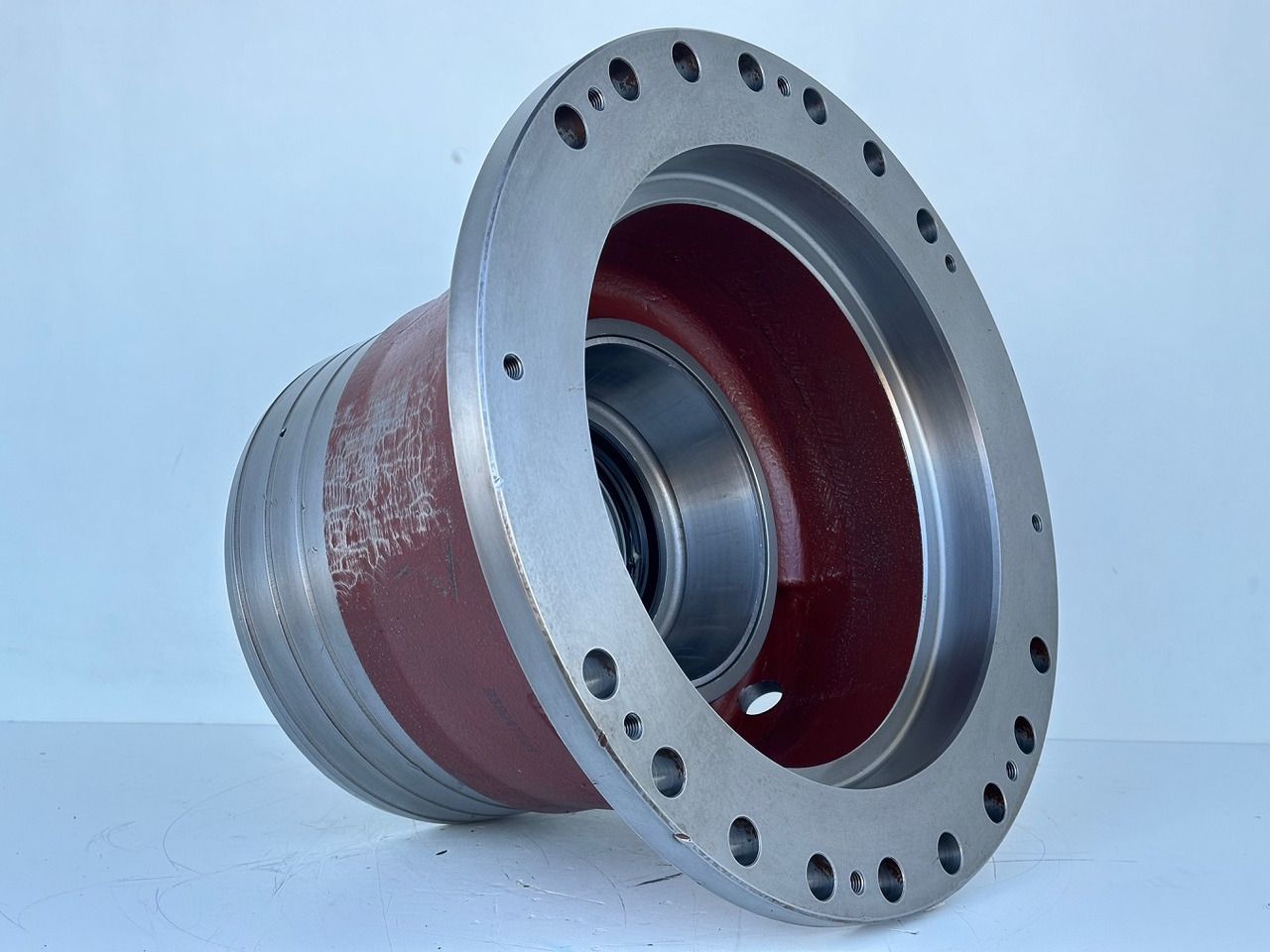 Original Liebherr Abtriebswellengehäuse ID-Nr.932917901 mit Kegelrollenlager ID-Nr.746231701. A954B, A954C, LH80, R954 CG, EP954, ER954, P954, R954 B, R954 C. #932917901.02# - Swing motor for Construction machinery: picture 4 Original Liebherr Abtriebswellengehäuse ID-Nr.932917901 mit Kegelrollenlager ID-Nr.746231701. A954B, A954C, LH80, R954 CG, EP954, ER954, P954, R954 B, R954 C. #932917901.02# - Swing motor for Construction machinery: picture 4