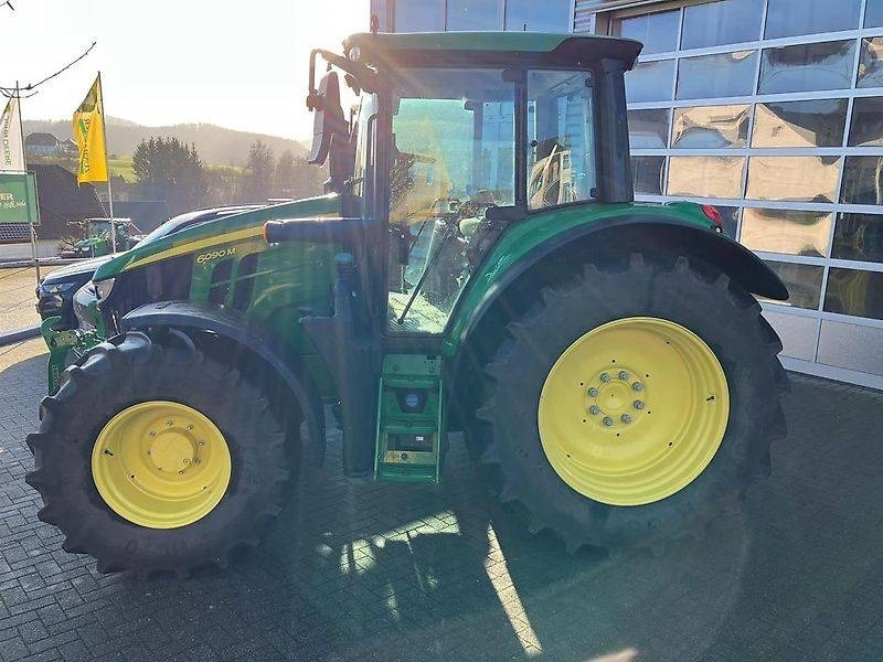John Deere 6090M - Farm tractor: picture 5 John Deere 6090M - Farm tractor: picture 5