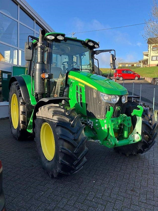 John Deere 6090M - Farm tractor: picture 4 John Deere 6090M - Farm tractor: picture 4
