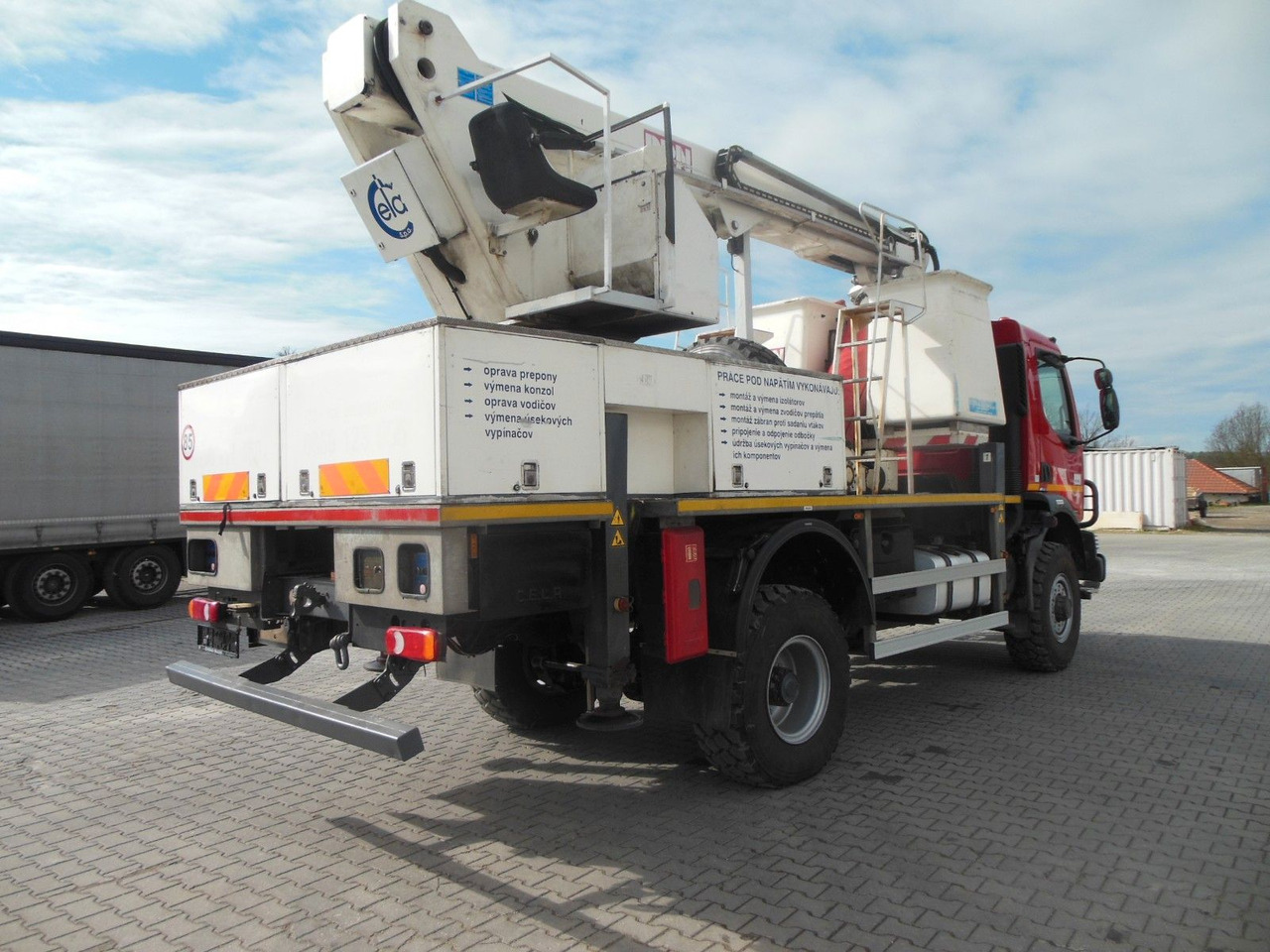 Renault MIDLUM 220.14,4X4,HUBARBEITBÜHNE 16,5M, ISOLIERT - Truck mounted aerial platform: picture 3 Renault MIDLUM 220.14,4X4,HUBARBEITBÜHNE 16,5M, ISOLIERT - Truck mounted aerial platform: picture 3