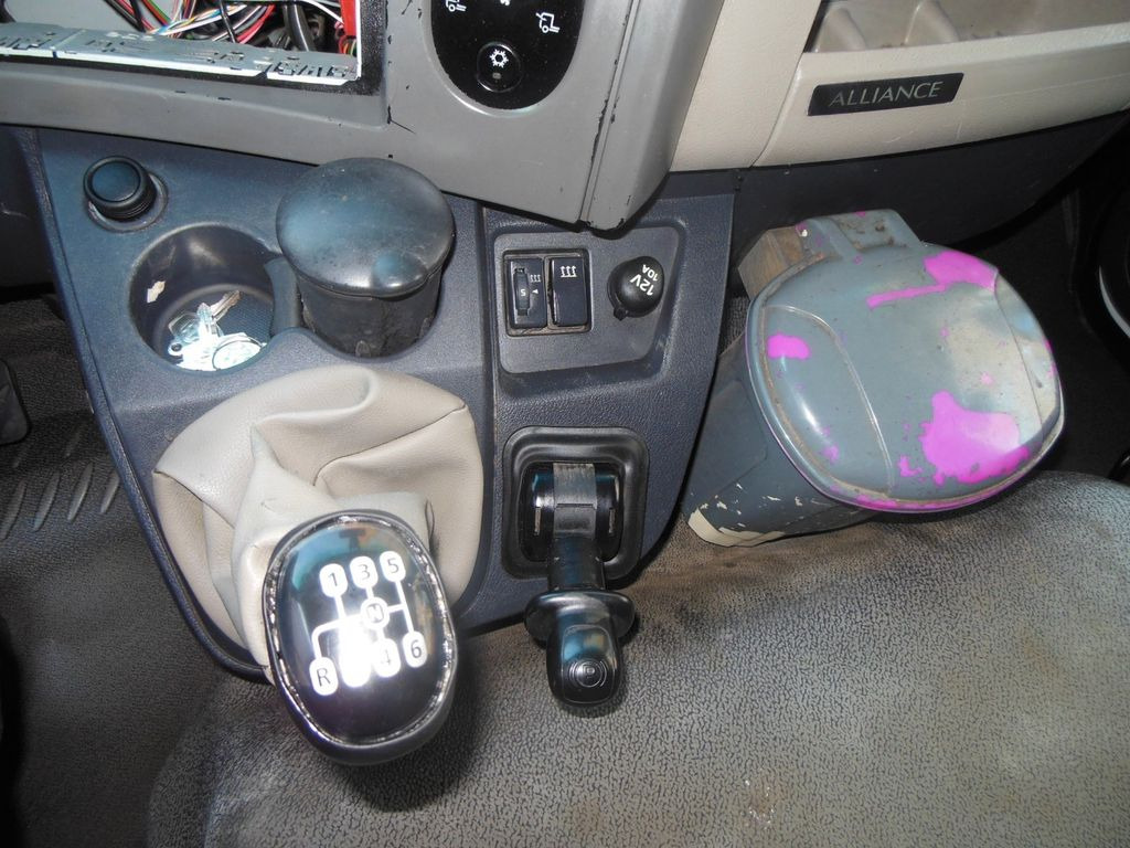 Open body delivery van Renault MIDLUM DXI 180.08 Renault MIDLUM DXI 180.08: picture 23 Open body delivery van Renault MIDLUM DXI 180.08 Renault MIDLUM DXI 180.08: picture 23