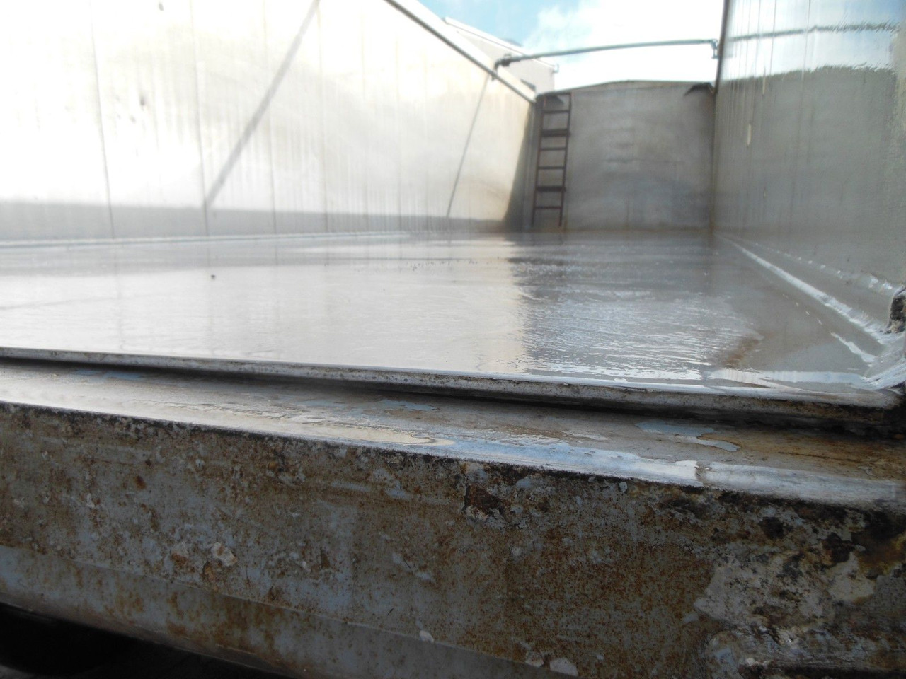 Tipper semi-trailer Schwarzmüller KIS 3/E, SAF, 49M3, ACHSEN 9 TONE, TOP: picture 16 Tipper semi-trailer Schwarzmüller KIS 3/E, SAF, 49M3, ACHSEN 9 TONE, TOP: picture 16