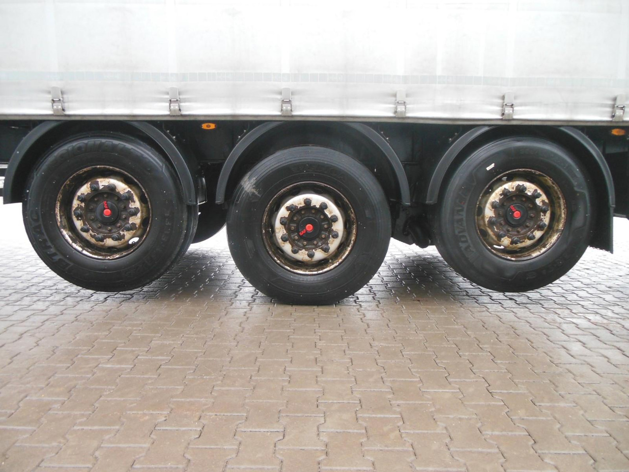 Schwarzmüller SPA 3/E, SAF, 2 LIFTACHSE - Curtainsider semi-trailer: picture 5 Schwarzmüller SPA 3/E, SAF, 2 LIFTACHSE - Curtainsider semi-trailer: picture 5