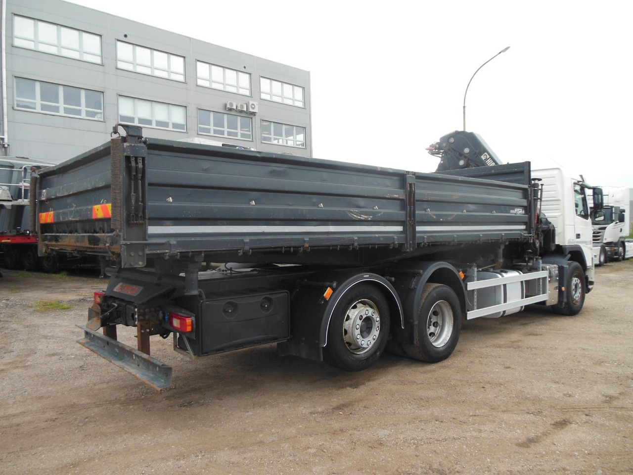 Volvo FM 410, 6X2, DREISEITEN KIPPER, HIAB XS 211 - Tipper, Crane truck: picture 3 Volvo FM 410, 6X2, DREISEITEN KIPPER, HIAB XS 211 - Tipper, Crane truck: picture 3