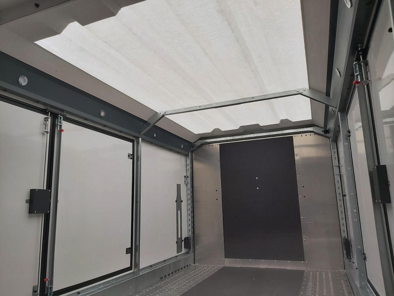 BJT RT 5 550x212x189cm blackline Alufelgen darkline Premium Stauraum Lichtpaket 100km/H 3500kg - Motorcycle trailer: picture 2 BJT RT 5 550x212x189cm blackline Alufelgen darkline Premium Stauraum Lichtpaket 100km/H 3500kg - Motorcycle trailer: picture 2